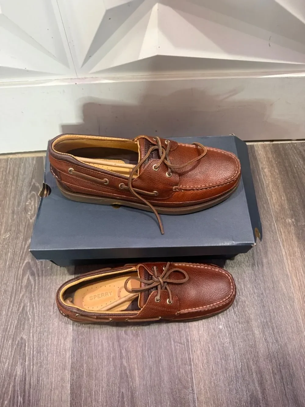 Sperry men’s Gold Cup Mako 2 Eye Boat shoe in brown • Sz 10.5